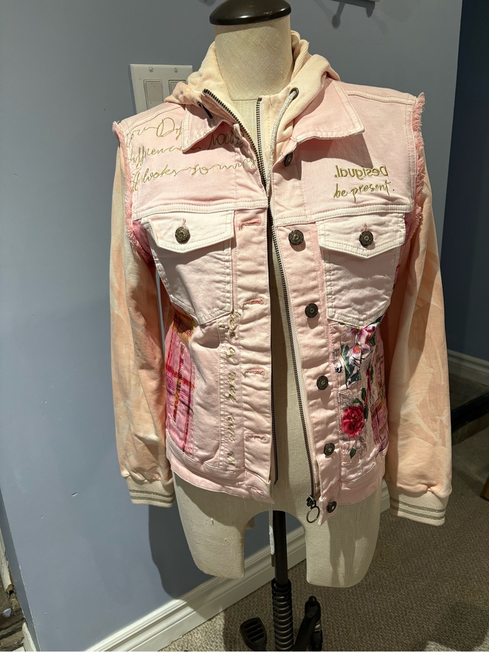 Size 10/40 Desigual Women's Pink Embroidered Denim Jacket with Hoodie